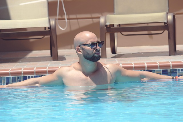 V bazénu se dobře relaxuje. 